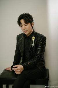 李云迪个人微博认证只剩“国际钢琴家” 恩师得知其被抓怒挂电话