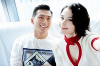 窦骁否认与何超莲奉子成婚 表示有事会告知