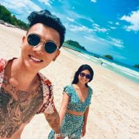 说唱组合成员瘦子宣布结婚 晒与妻子海边照秀恩爱