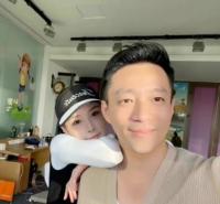 张颖颖疑与汪小菲闹分手直播哭诉张兰：就凭你是个心机女