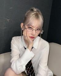 人气女团成员饱受争议夹击健康出问题中断活动 网友表示心疼