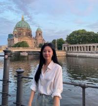 果然是女王！金智媛人气火爆  归国被众多粉丝接机