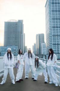 New Jeans日本出道单曲《Supernatural》席卷韩日排行榜