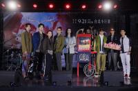麋先生创意幻想无限　开卖记者会现场打造磅礴「马戏团」场景　红白布幔飘扬惊艳四座