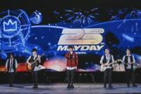 五月天《回到那一天》25周年巡演深圳场 歌迷开了三天的车圆梦看演唱会