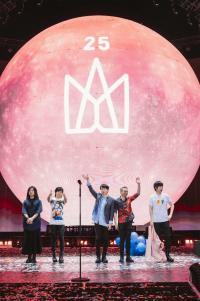 为体育场换上缤纷装扮 1500台无人机惊艳哈尔滨星空