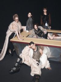 “财阀千金”团体MAMA憾失新人奖 舆论从质疑转向同情