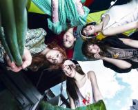 LE SSERAFIM在AAA典礼上暖心应援 专注观看后辈TWS舞台获赞