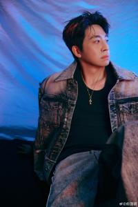 俞灏明回顾火灾毁容后心路历程 放弃偶像路线开拓演艺新境界