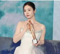 百想女配角奖爆争议：申世景获奖遭质疑 《无可奈何》团队发言引反感
