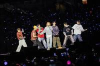BTS打破滚石乐队纪录 登顶全球巡演票房之巅